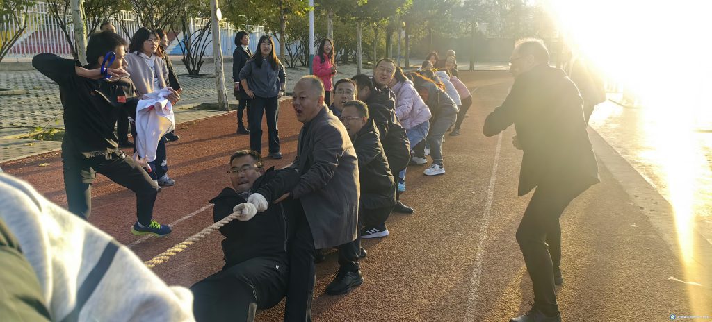 凝心聚力展風(fēng)采，砥礪奮進(jìn)譜新篇——定西市第一中學(xué)舉辦“重陽(yáng)節(jié)”教職工拔河比賽